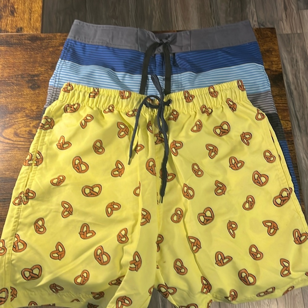 🌞 JUST IN TIME FOR SUMMER ‼️ BUNDLE M swim trunks 2 pairs! 🩳 pretzel & stripe